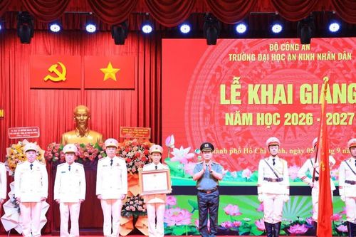 Khoa An ninh nội địa Trường Đại học ANND đón nhận Huân chương Bảo vệ Tổ quốc hạng Nhì
