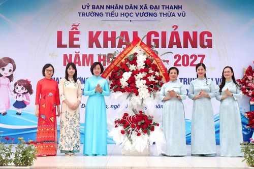 Chủ tịch MTTQ thành phố dự khai giảng Tiểu học Vương Thừa Vũ