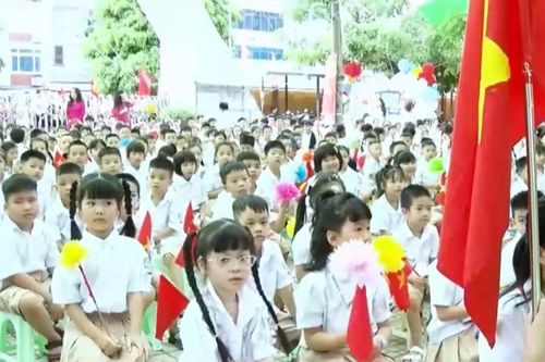 Rộn ràng ngày đầu đến trường của học sinh lớp 1