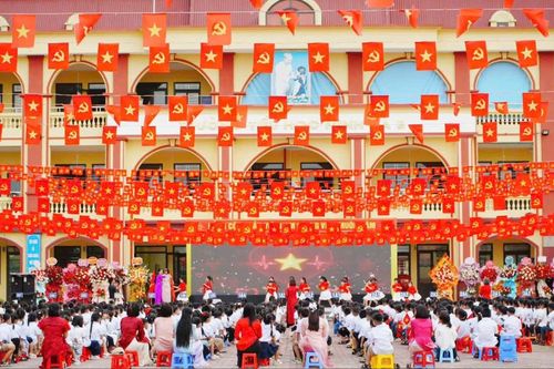 Ngoại thành Hà Nội tưng bừng trong ngày khai trường