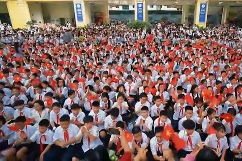 Niềm vui tựu trường của thầy cô và học trò Trường THCS Trưng Vương