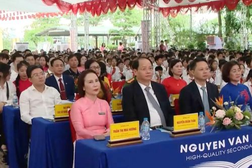 Trưởng Ban Tuyên giáo Thành ủy dự khai giảng tại THCS Nguyễn Văn Huyên