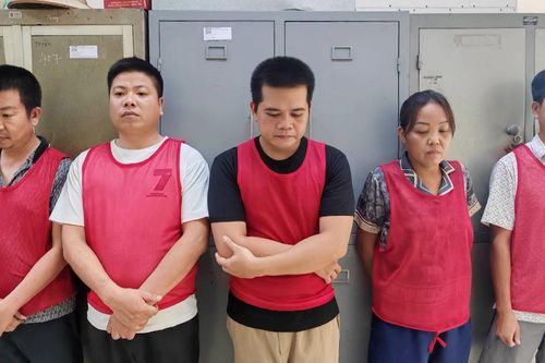 Khởi tố 5 đối tượng đổ trái phép chất thải xây dựng