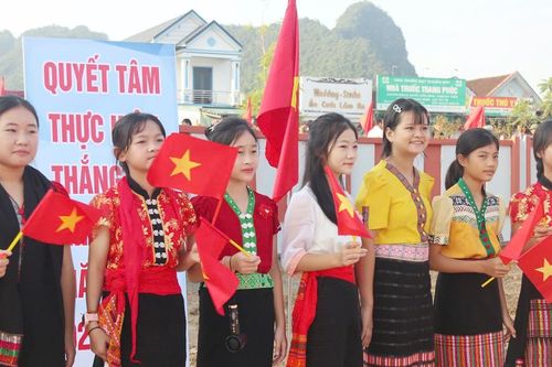Niềm vui khai giảng năm học mới ở trường phổ thông liên cấp vùng biên giới Nghệ An