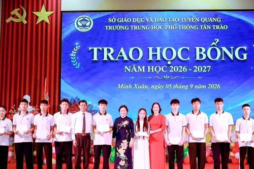Hội Khuyến học Tuyên Quang tiếp sức học sinh khó khăn trong dịp khai giảng