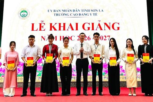 Hội Khuyến học các tỉnh, thành đồng loạt trao học bổng tiếp sức học sinh, sinh viên dịp khai giảng năm học mới