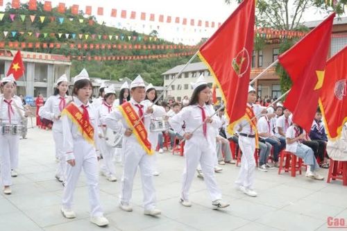 Phó Chủ tịch Thường trực UBND tỉnh Lương Tuấn Hùng dự khai giảng tại Trường Phổ thông nội trú Tiểu học và THCS Quang Trung