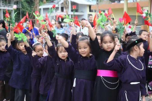 Cao Bằng rộn ràng ngày hội đến trường