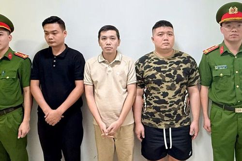 Vụ xe cấp cứu chở bệnh nhân 16km thu 9 triệu: Cho bệnh nhân dùng chai thuốc 'duy trì sự sống' có giá nhập 4.000 đồng, 3 người bị triệu tập là ai?