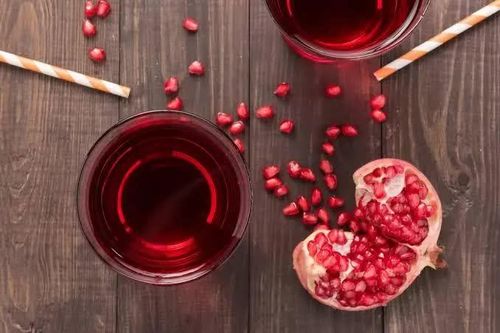 Nước ép lựu tốt cho sức khỏe nhưng 5 nhóm người này cần đặc biệt thận trọng