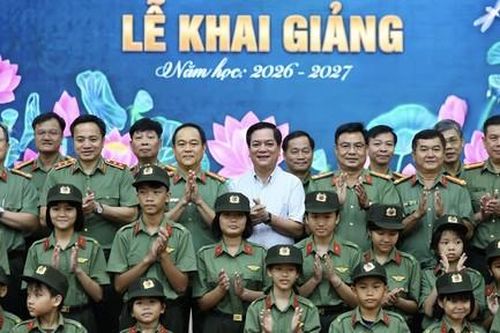 Ngày khai giảng đặc biệt của những học sinh đầu tiên tại Trường Văn hóa Công an nhân dân V