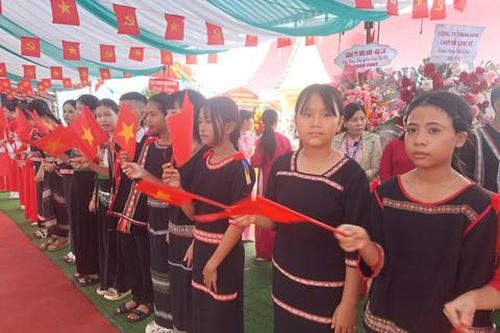 Tây Nguyên rộn ràng ngày khai giảng năm học mới