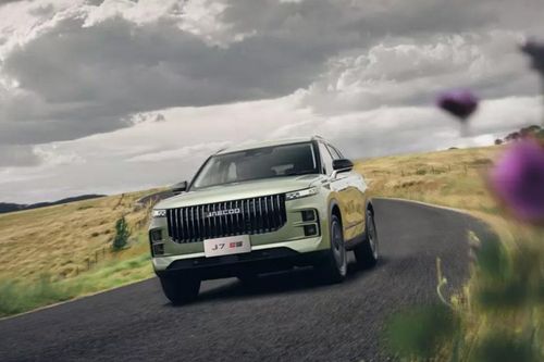 Jaecoo J7 PHEV AWD tăng công suất, giá gần 900 triệu đồng