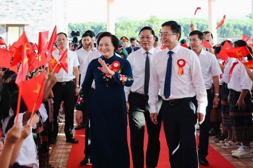 Phó Thủ tướng Phạm Thị Thanh Trà dự khai giảng ở A Lưới