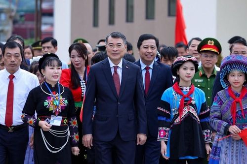 Lãnh đạo Đảng, Nhà nước dự lễ khánh thành điểm trường và khai giảng năm học mới