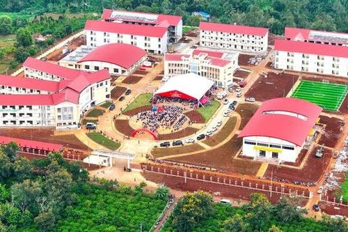 Niềm vui đón trường mới của học sinh vùng biên ở Lâm Đồng