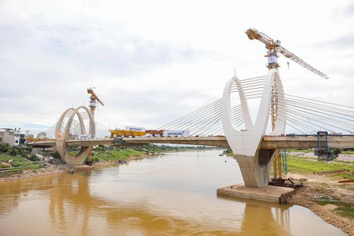 Cận cảnh cầu hơn 1.800 tỷ đồng ở Hà Nội chuẩn bị hợp long sau 3 năm thi công