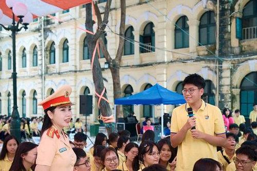 Hơn 1.000 học sinh THPT Việt Đức được hướng dẫn lái xe an toàn