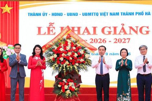 Rộn ràng ngày hội khai trường trên khắp Thủ đô Hà Nội