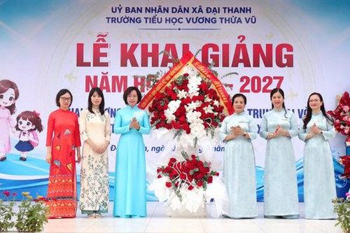 Chủ tịch Ủy ban MTTQ Việt Nam thành phố Hà Nội dự lễ khai giảng tại Trường Tiểu học Vương Thừa Vũ