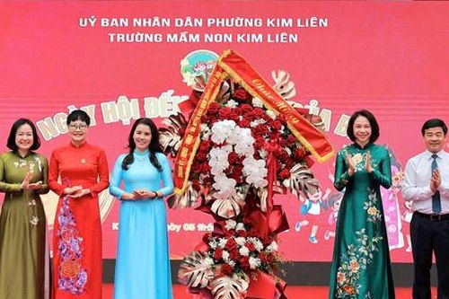 Phó Chủ tịch UBND TP Hà Nội Vũ Thu Hà dự lễ khai giảng tại Trường Mầm non Kim Liên