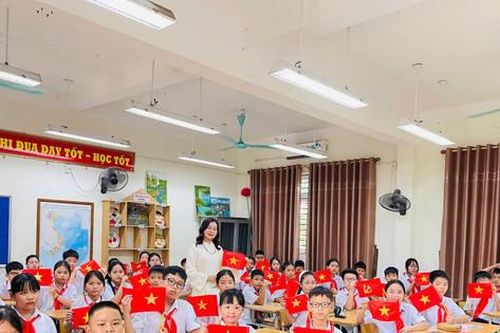Rộn ràng ngày khai trường ở Quốc Oai