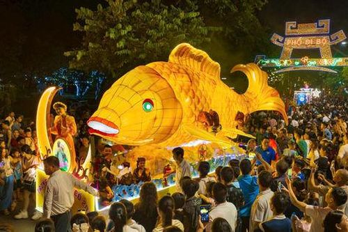 Tối nay, diễu hành mô hình đèn Trung thu tại Quảng trường Thành cổ Sơn Tây