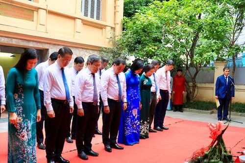Lãnh đạo thành phố Hà Nội dâng hương tưởng niệm đồng chí Trần Phú