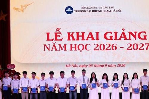 Trường Đại học Sư phạm Hà Nội vinh danh 44 tân sinh viên xuất sắc