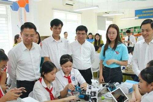 Phòng học STEM mở hướng đổi mới giáo dục tại phường Phú Thượng
