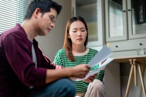 Vợ chỉ cho giữ 3 triệu đồng/tháng, tôi phải làm 2 'bảng lương' để có tiền cà phê