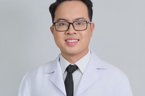 Trẻ bị dị ứng ăn bán trú: 5 lời khuyên bác sĩ dành cho cha mẹ