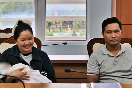 Sau hơn 10 ngày bị bỏ rơi, bé gái sơ sinh đã có mái ấm mới