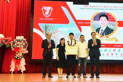 Sinh viên y Huế bước vào chặng đường mới cùng lời nhắn về trách nhiệm thầy thuốc