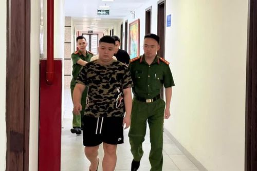 Triệu tập 3 đối tượng dịch vụ xe cứu thương 'chặt chém' bệnh nhân, 'thổi' giá thuốc