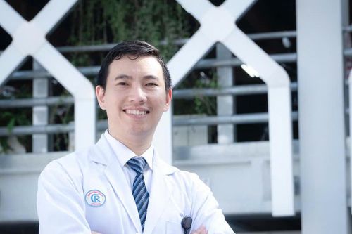 Bác sĩ Chợ Rẫy cùng đồng nghiệp đỡ đẻ cho sản phụ trên chuyến bay