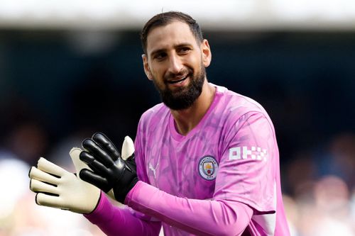 Donnarumma suýt hóa thảm họa tại Man City