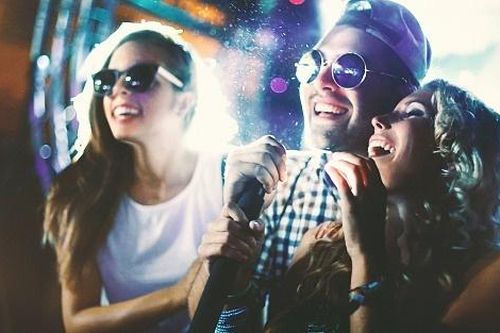 Người đàn ông biến sở thích hát karaoke thành dự án kinh doanh