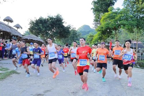 Chạy giữa mùa vàng, chạm miền bản sắc Khun Há