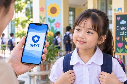 Vì sao có học sinh lớp 1 phải đóng BHYT tới 15 tháng?