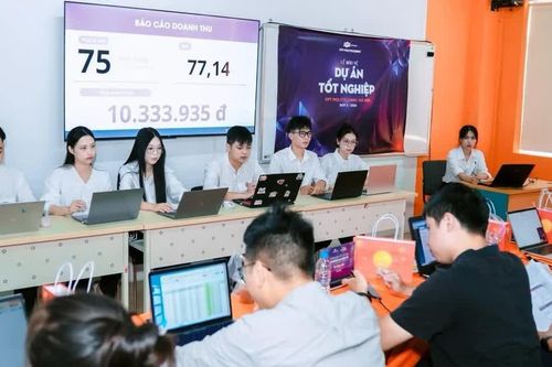 Doanh nghiệp 'chốt deal' sinh viên ngay tại lễ bảo vệ