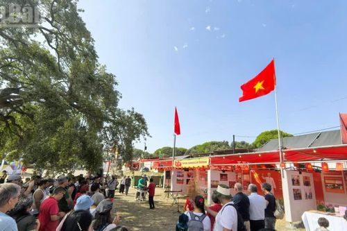 Tôn vinh cuộc đời và tấm gương sáng ngời của Chủ tịch Hồ Chí Minh tại Hội báo Avante 2026