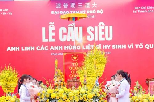 [Ảnh] Trang nghiêm Lễ cầu siêu tri ân các Anh hùng liệt sĩ tại Công viên Lê Thị Riêng
