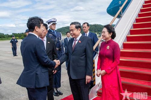 Chủ tịch Quốc hội Trần Thanh Mẫn và phu nhân tới Seoul, bắt đầu chuyến thăm chính thức Hàn Quốc