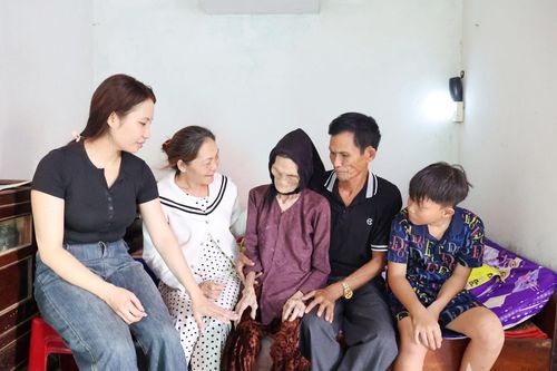 Khoảng lặng thiêng liêng bên đời mẹ Lê Thị Dốc