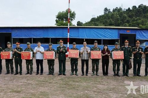 Bộ chỉ huy Quân sự tỉnh Điện Biên thăm, kiểm tra, động viên lực lượng rà phá bom, mìn