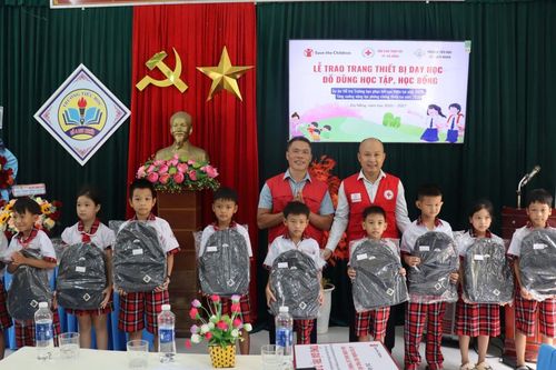 Đà Nẵng bàn giao hơn 2 tỷ đồng hỗ trợ 6 trường học phục hồi sau thiên tai
