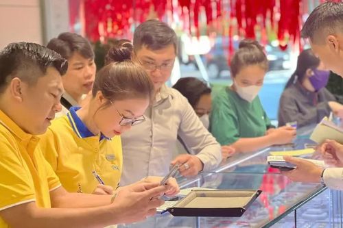 Giá vàng trong tuần: Thu hẹp khoảng cách trong nước và thế giới