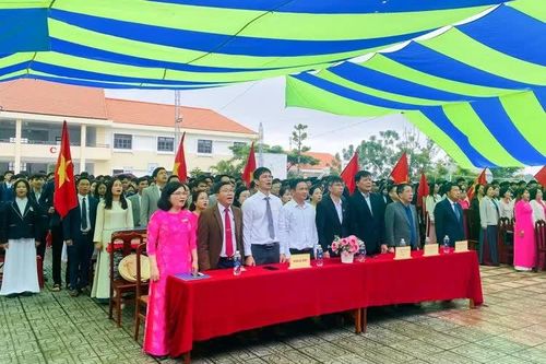 Công ty Thủy điện Đồng Nai trao 260 suất học bổng tiếp sức học sinh khó khăn