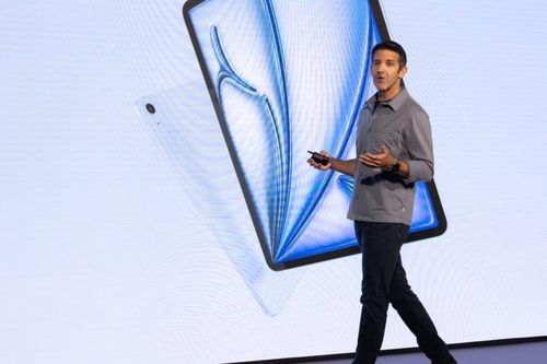 Gã khổng lồ công nghệ và những phép thử đầu tiên cho tân CEO John Ternus